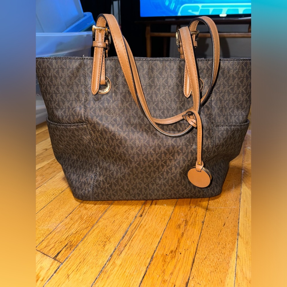 Michael Kors Signature Jet Set Logo East West Tote, Large Brown Handbag - Picture 6 of 6